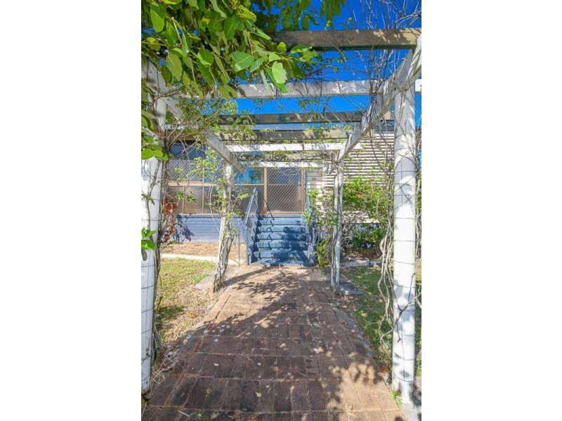 99 Brisbane Road, Booval QLD 4304