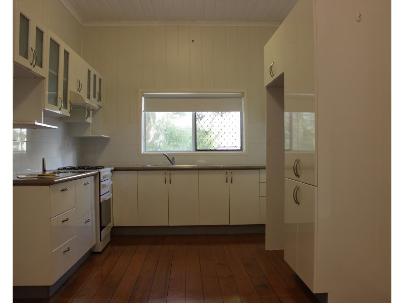 14 Macquarie Street, Booval QLD 4304