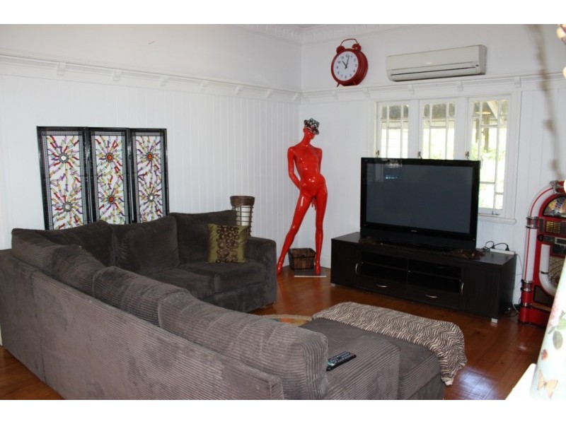 15 Holmes Street, North Ipswich QLD 4305