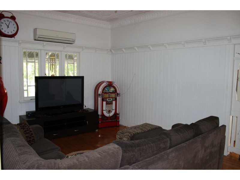 15 Holmes Street, North Ipswich QLD 4305