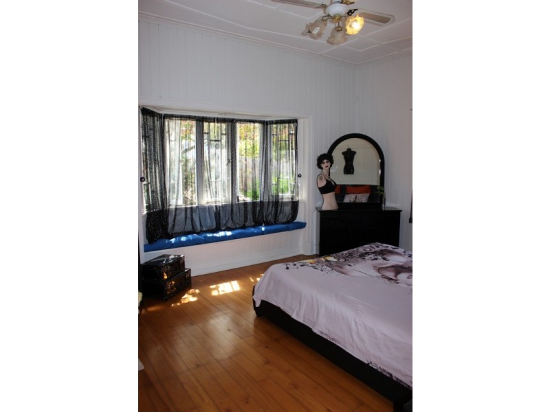 15 Holmes Street, North Ipswich QLD 4305