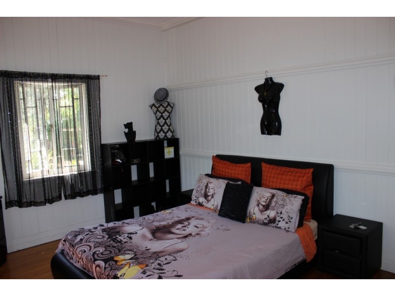 15 Holmes Street, North Ipswich QLD 4305