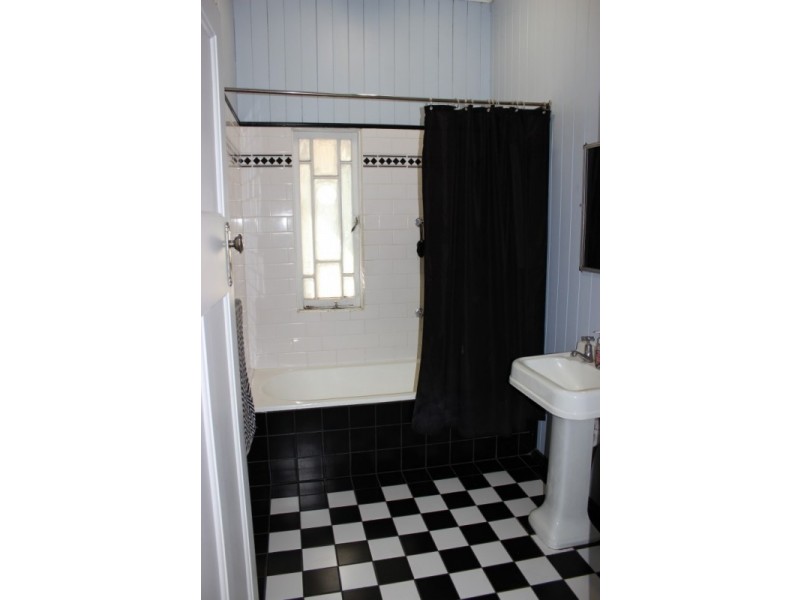 15 Holmes Street, North Ipswich QLD 4305