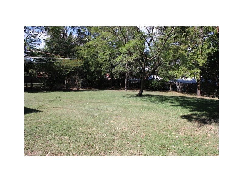 15 Holmes Street, North Ipswich QLD 4305