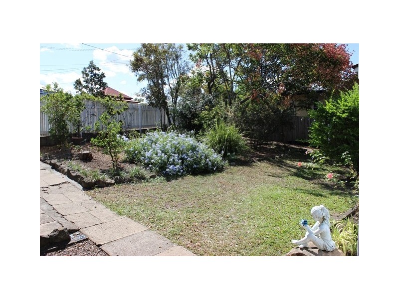 15 Holmes Street, North Ipswich QLD 4305