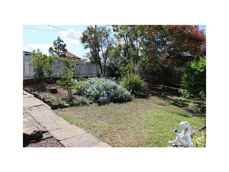 15 Holmes Street, North Ipswich QLD 4305