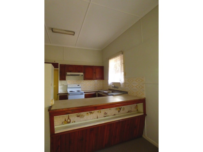 180 Blackstone Road, Silkstone QLD 4304