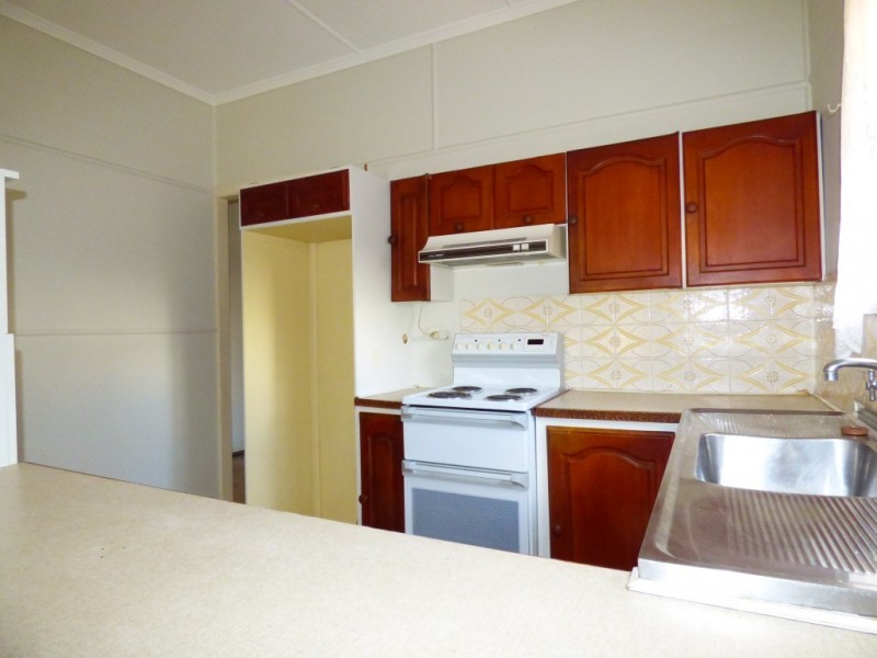 180 Blackstone Road, Silkstone QLD 4304