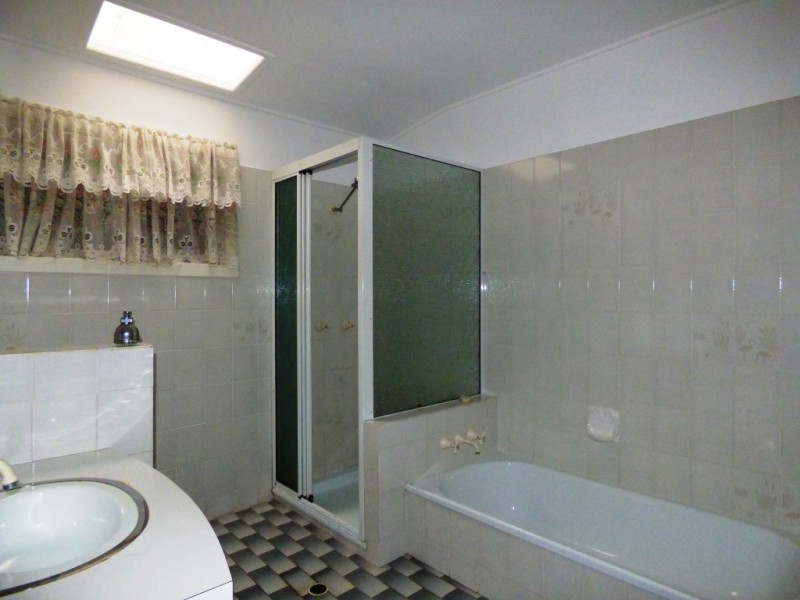 180 Blackstone Road, Silkstone QLD 4304