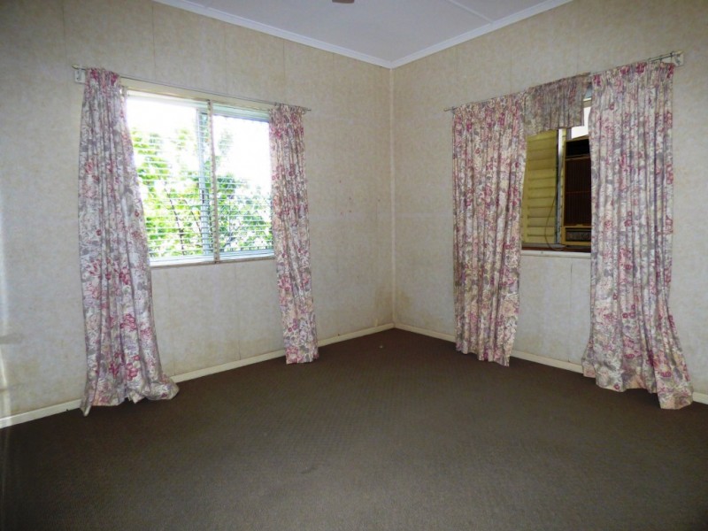 180 Blackstone Road, Silkstone QLD 4304