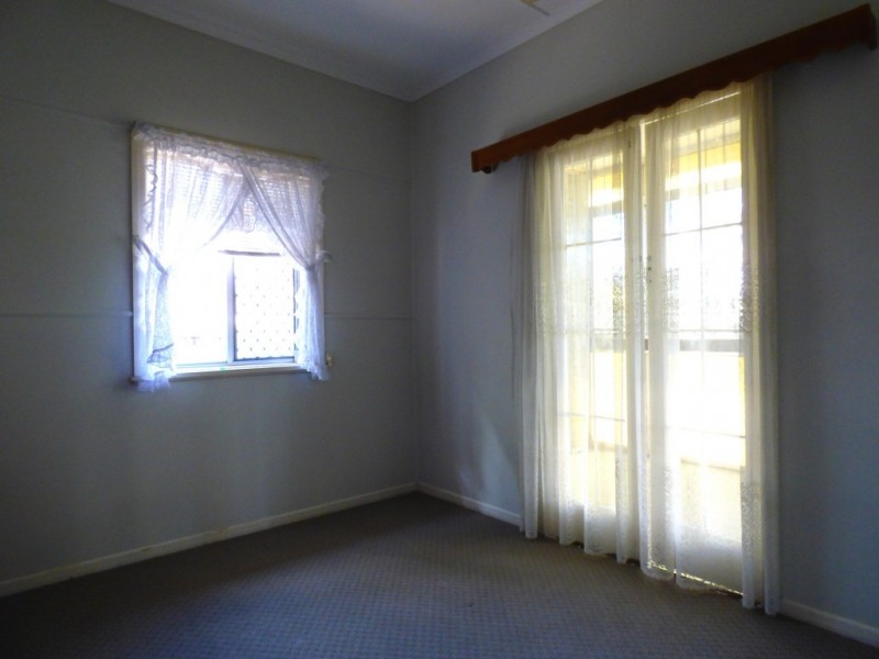 180 Blackstone Road, Silkstone QLD 4304