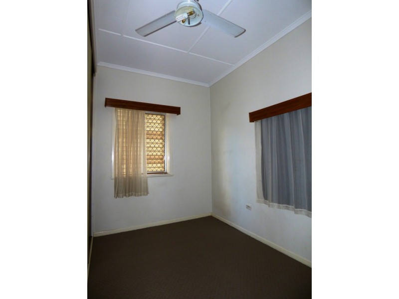 180 Blackstone Road, Silkstone QLD 4304