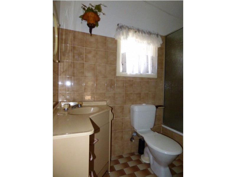 180 Blackstone Road, Silkstone QLD 4304