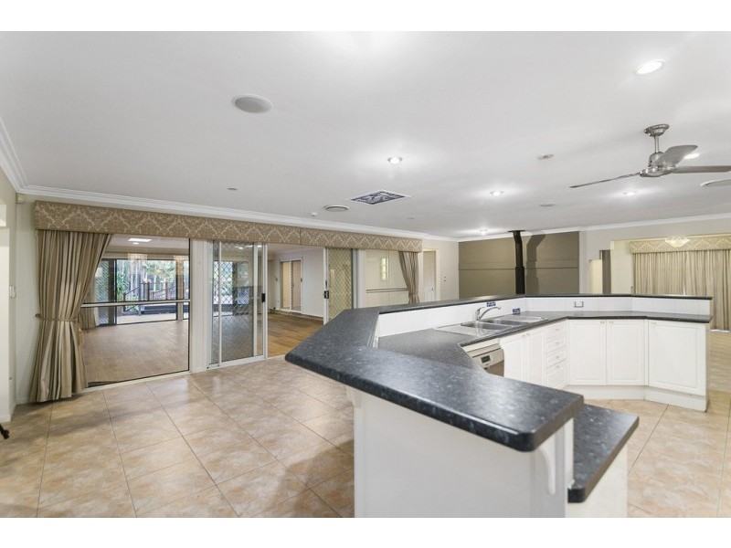 18-20 Woodlands Avenue, Camira QLD 4300