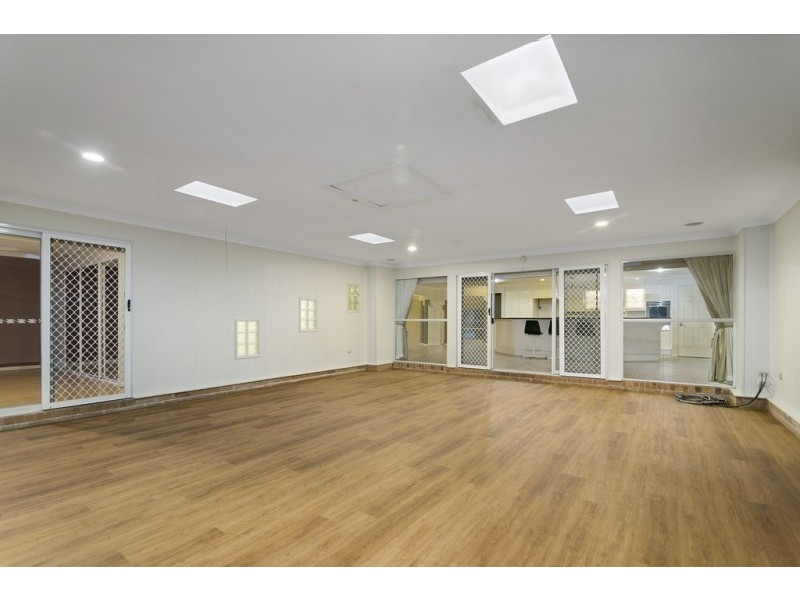 18-20 Woodlands Avenue, Camira QLD 4300