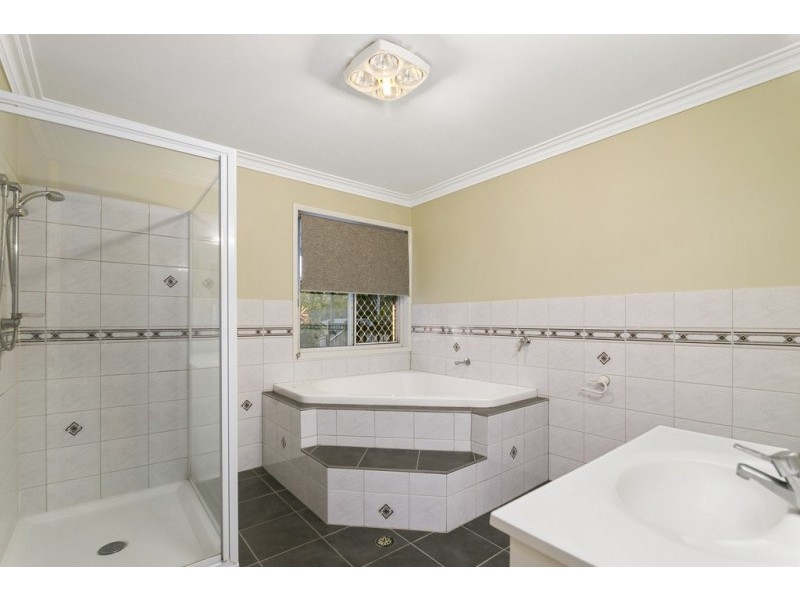 18-20 Woodlands Avenue, Camira QLD 4300