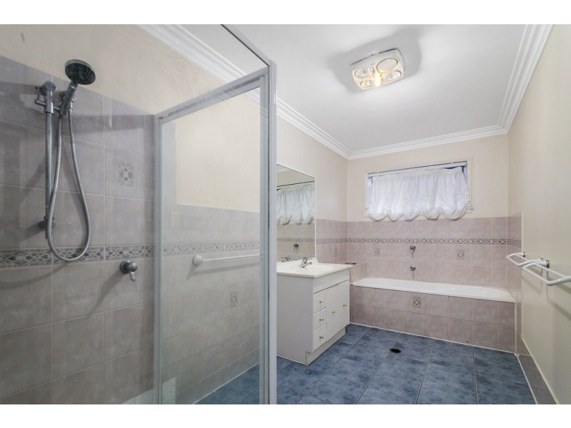 18-20 Woodlands Avenue, Camira QLD 4300