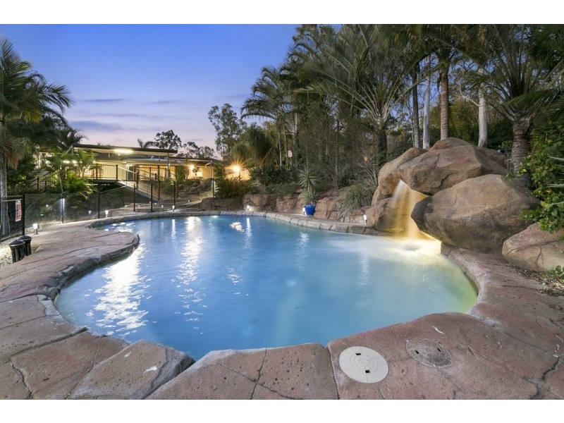 18-20 Woodlands Avenue, Camira QLD 4300