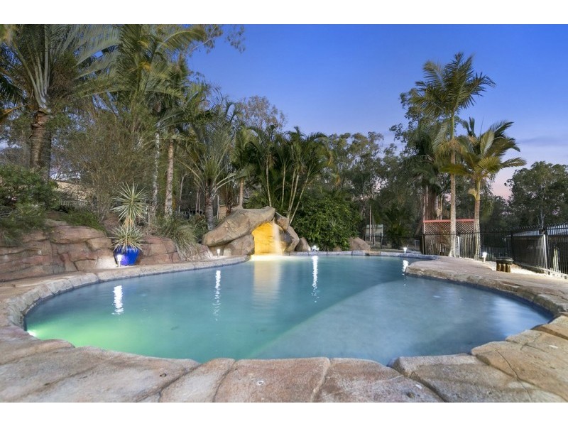 18-20 Woodlands Avenue, Camira QLD 4300