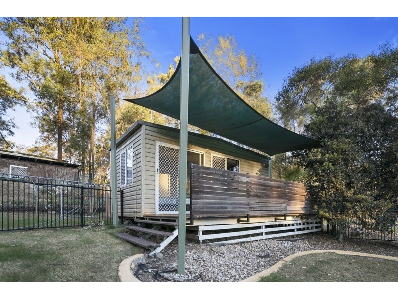 18-20 Woodlands Avenue, Camira QLD 4300