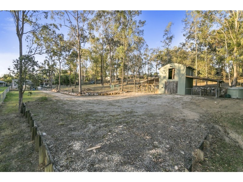 18-20 Woodlands Avenue, Camira QLD 4300