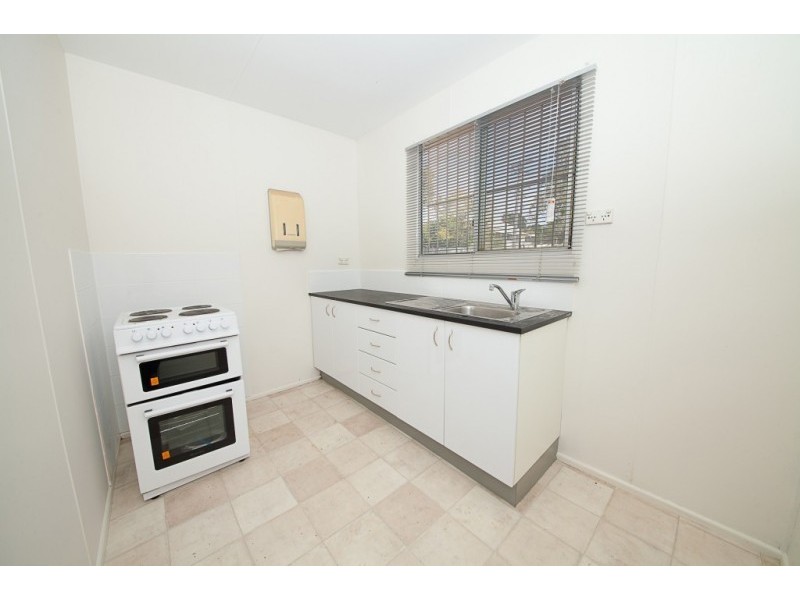 6 William Street, Blackstone QLD 4304