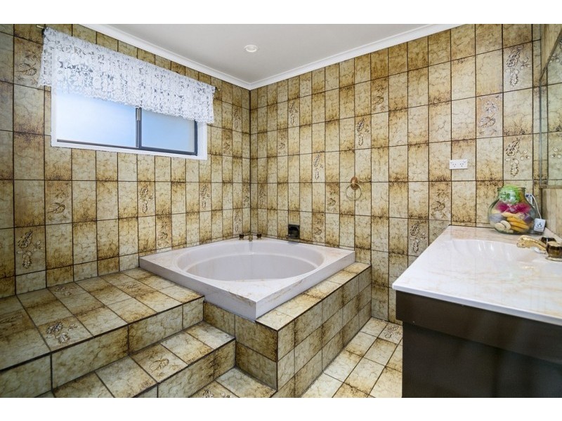 24 Mahogany Street, Raceview QLD 4305