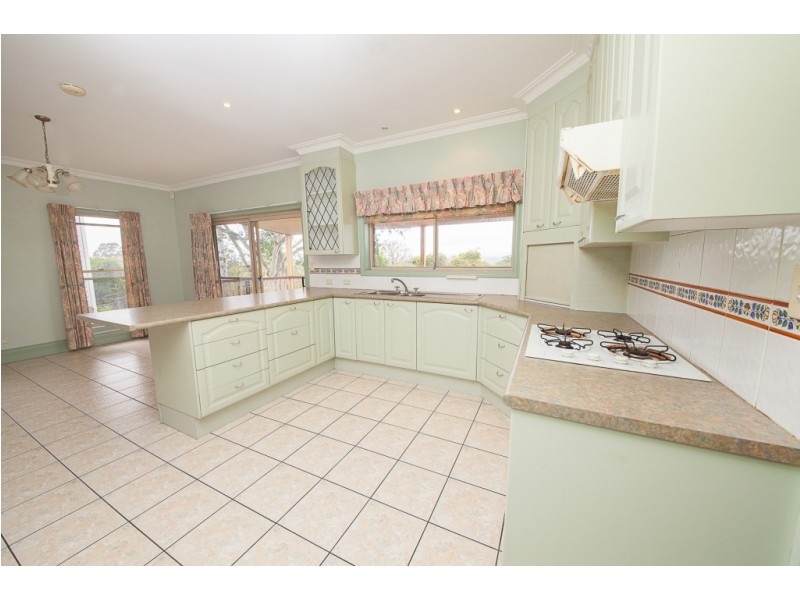 1 Lloyd George Street, Eastern Heights QLD 4305