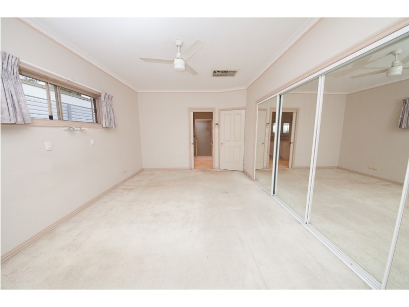 1 Lloyd George Street, Eastern Heights QLD 4305