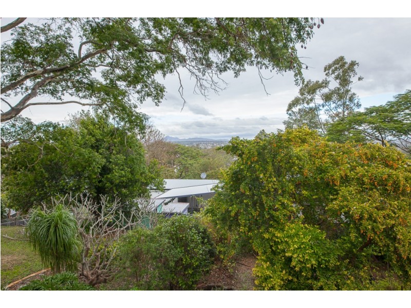 1 Lloyd George Street, Eastern Heights QLD 4305