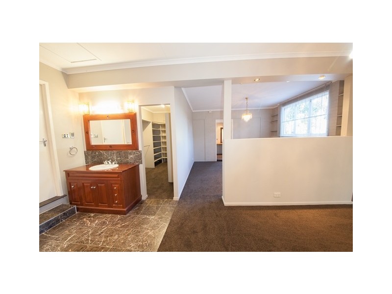 295 Whitehill Road, Flinders View QLD 4305