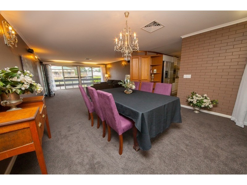 4 Rose Street, Eastern Heights QLD 4305