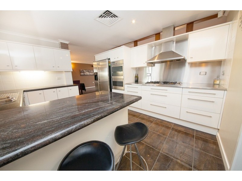 4 Rose Street, Eastern Heights QLD 4305