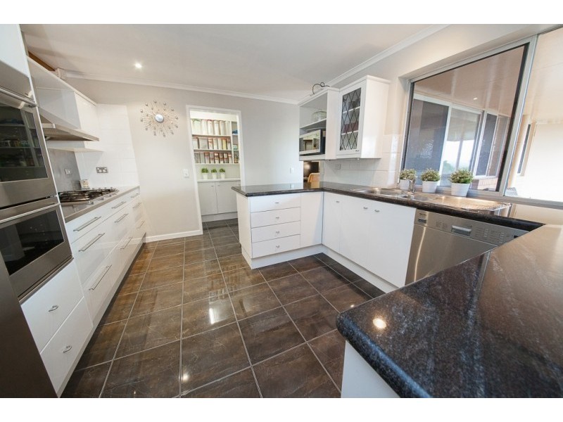 4 Rose Street, Eastern Heights QLD 4305