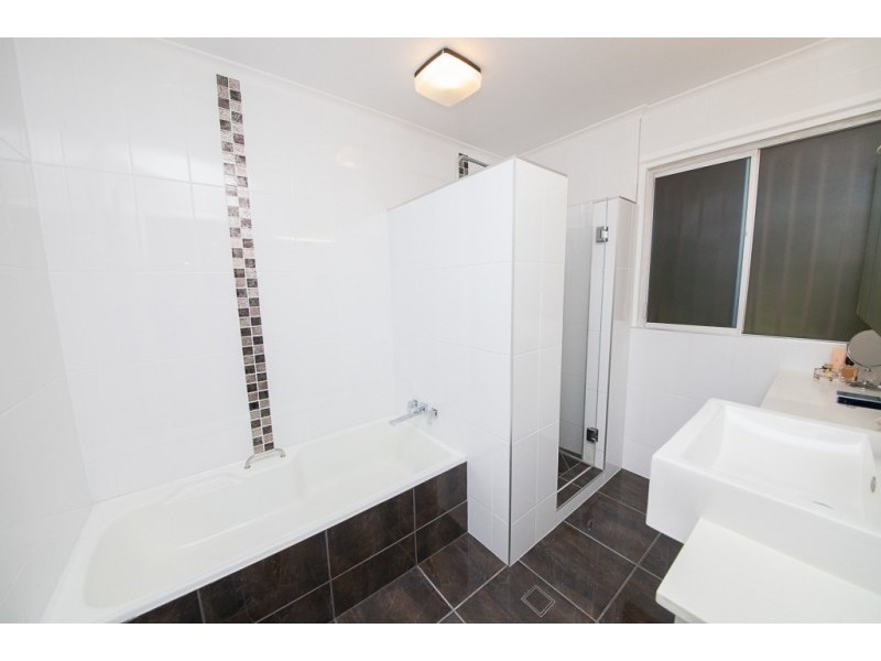 4 Rose Street, Eastern Heights QLD 4305