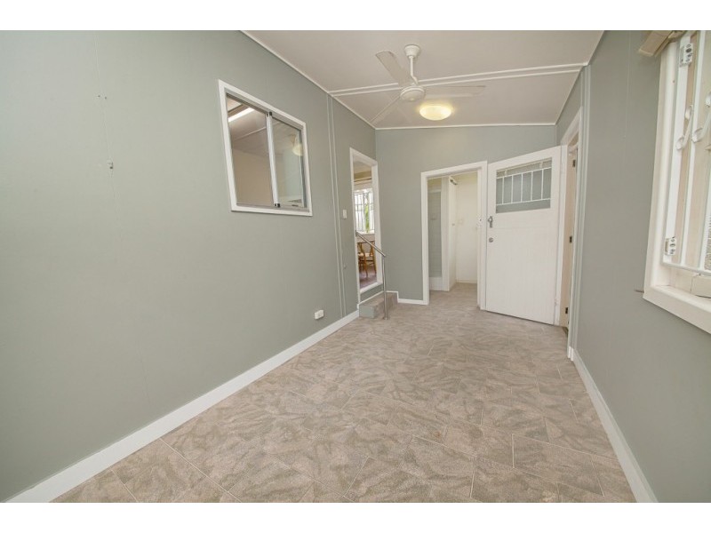 1 Simmons Road, North Ipswich QLD 4305