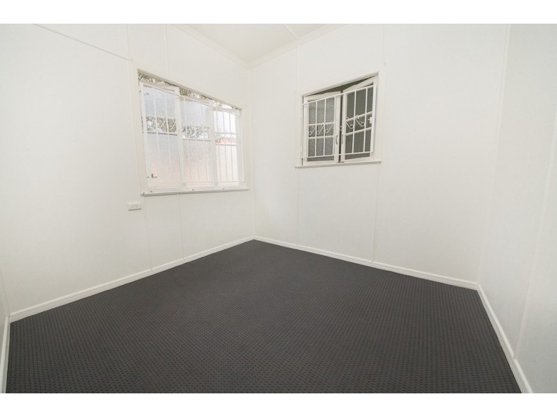 1 Simmons Road, North Ipswich QLD 4305