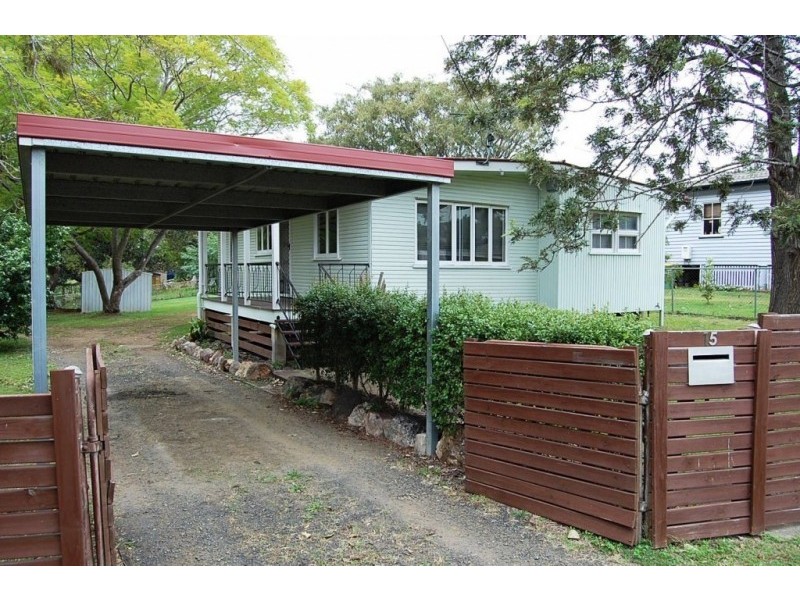 15 Hopetown Street, Tivoli QLD 4305