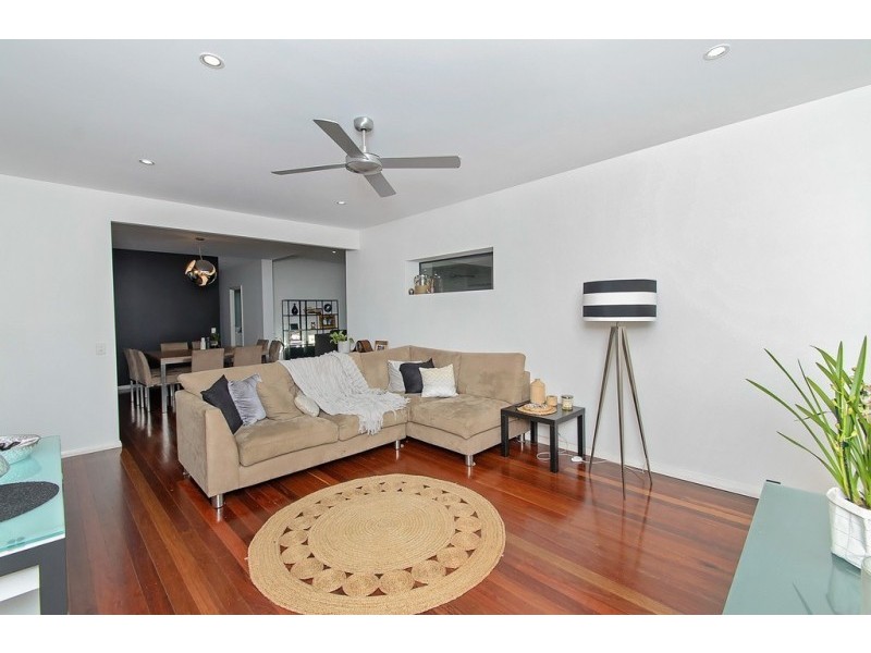 27 Taylor Street, Eastern Heights QLD 4305