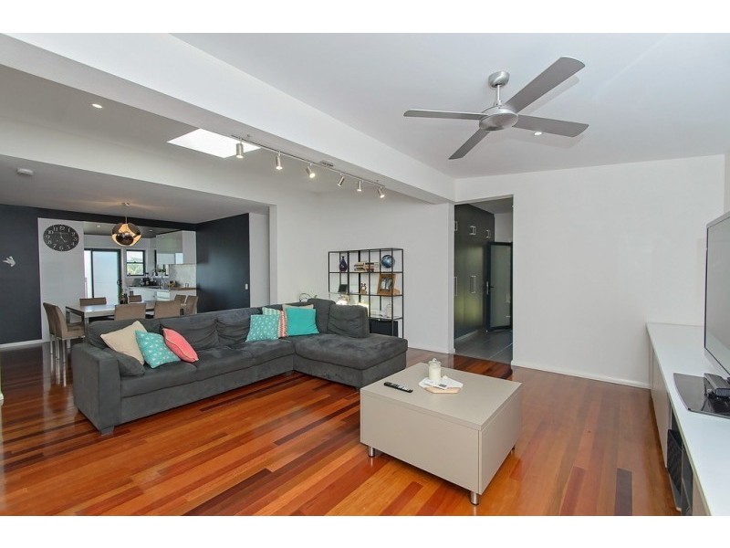 27 Taylor Street, Eastern Heights QLD 4305