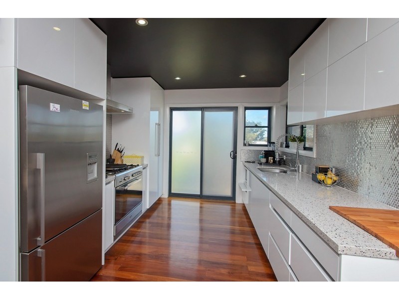 27 Taylor Street, Eastern Heights QLD 4305