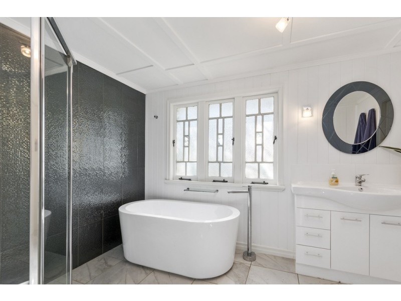 24 Frederick Street, Newtown QLD 4305