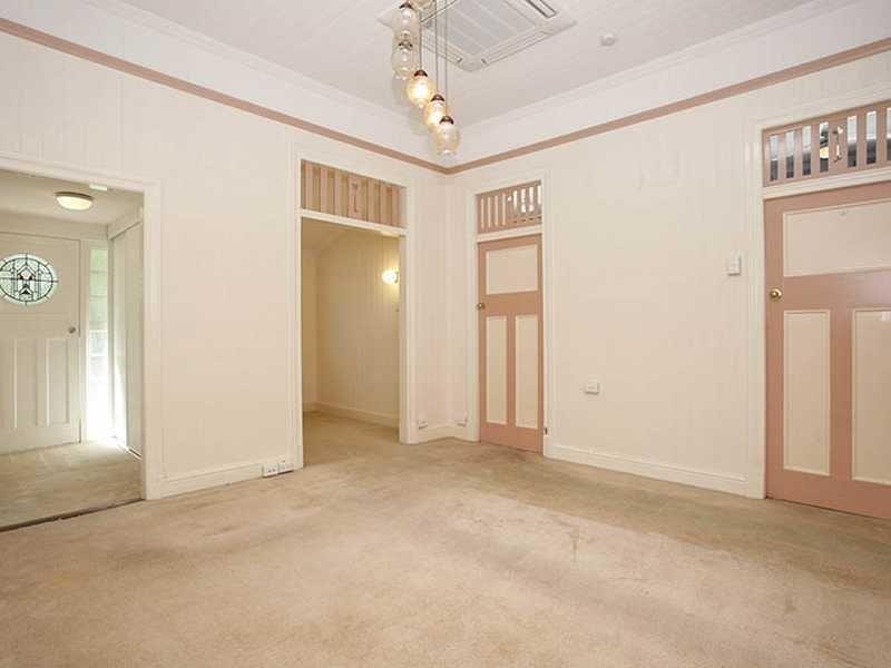 17 Macquarie Street, Booval QLD 4304