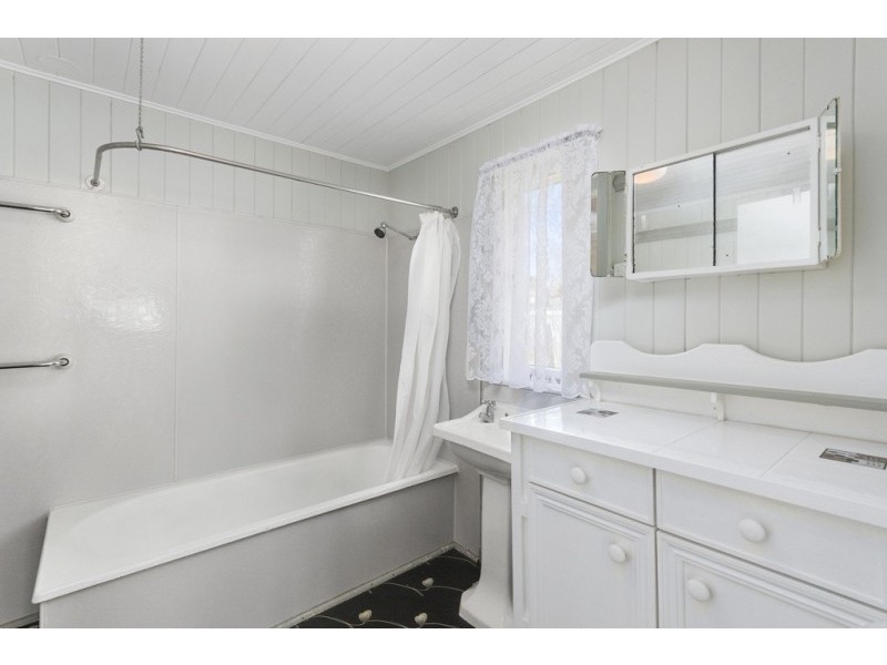 86 Jacaranda Street, East Ipswich QLD 4305