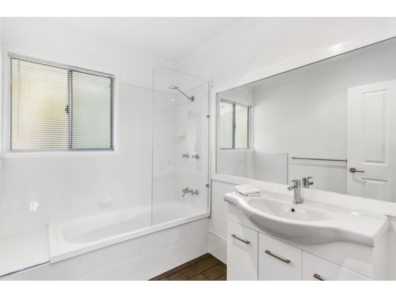 27 Edwards Street, Flinders View QLD 4305