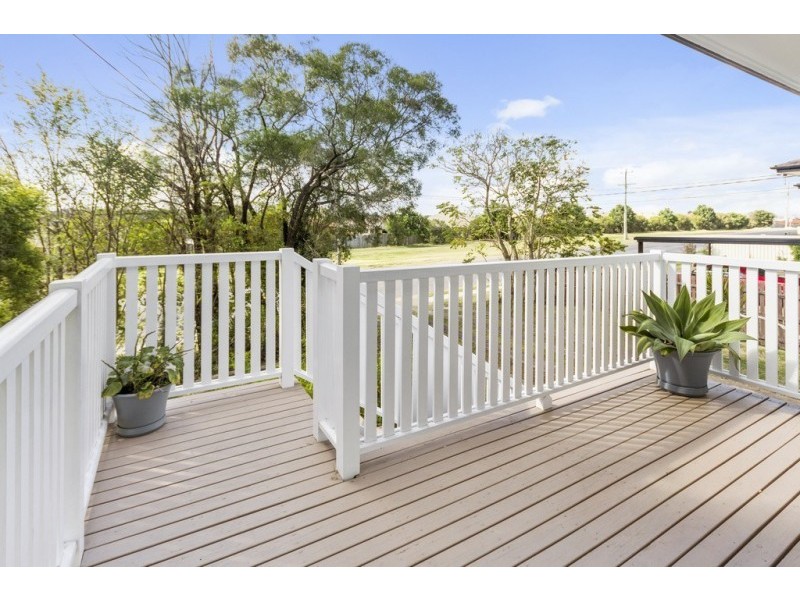 27 Edwards Street, Flinders View QLD 4305