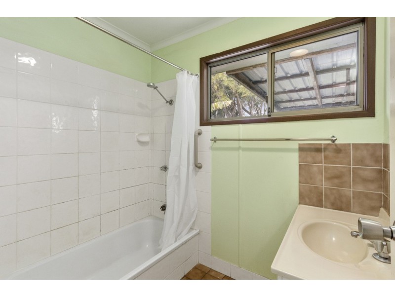 24 Kingsley Street, Walloon QLD 4306