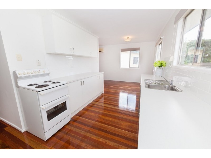 18 Raceview Street, Raceview QLD 4305