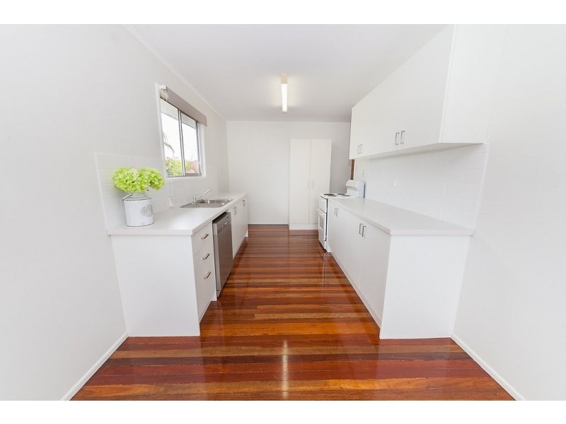 18 Raceview Street, Raceview QLD 4305