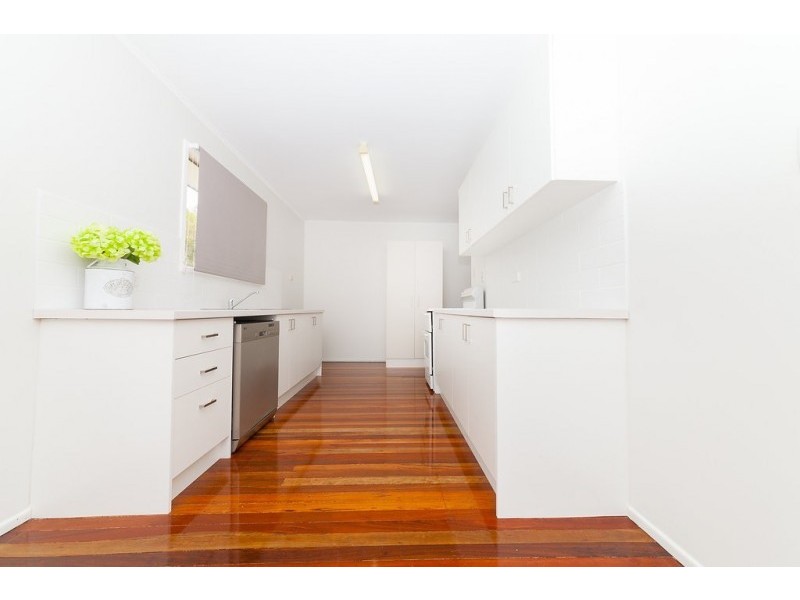 18 Raceview Street, Raceview QLD 4305